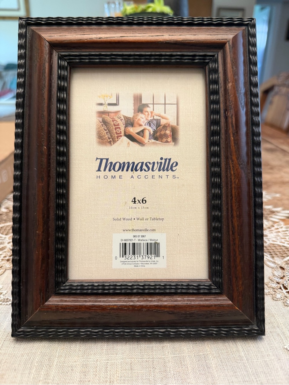 Thomasville Home Accents 4x6 Picture Frame Solid Wood Walnut Wallace Vintage Sty